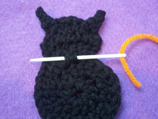 Finishing Halloween cat magnet craft